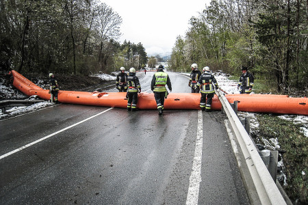 20. April 2013 Objektschutz durch Feuerwehr.